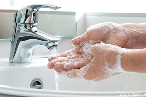 washing hands 1505810284521